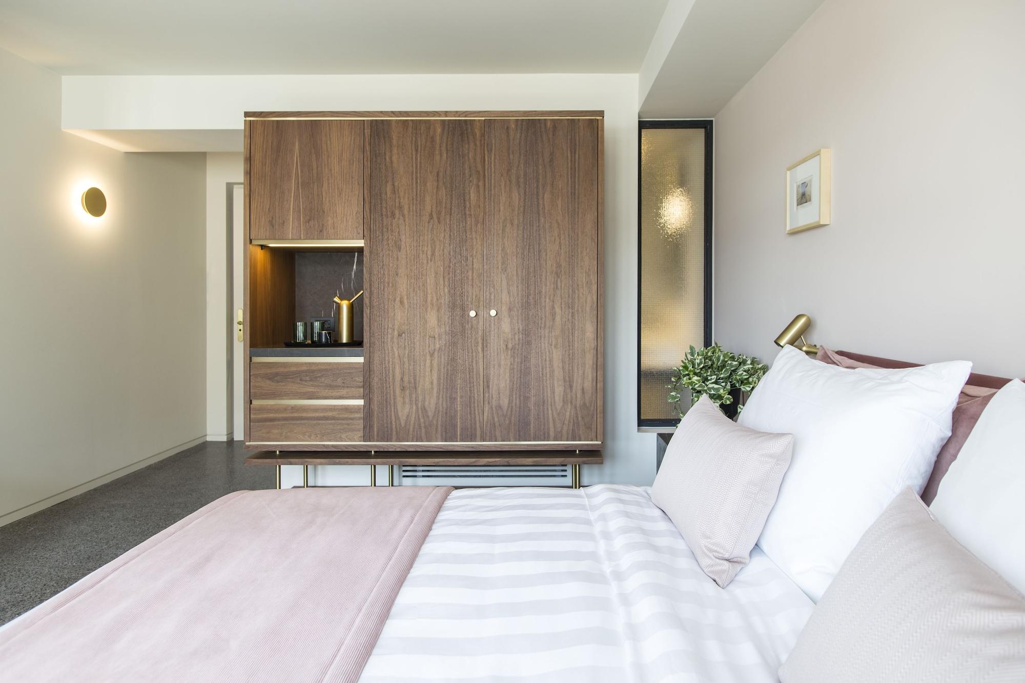 โรงแรมเพเรียนท์ เอเธนส์ ภายนอก รูปภาพ A bedroom at the hotel