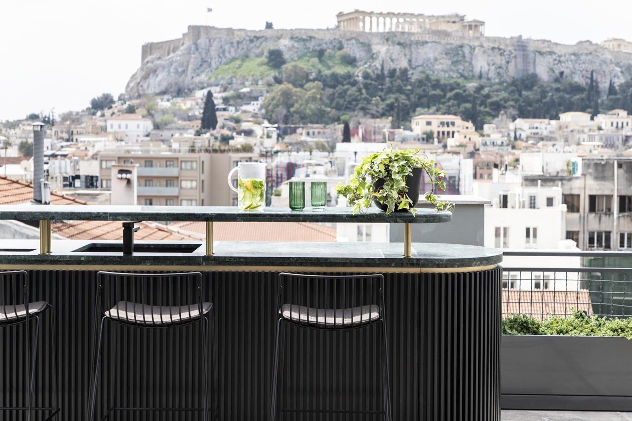 โรงแรมเพเรียนท์ เอเธนส์ ภายนอก รูปภาพ The view from the bar